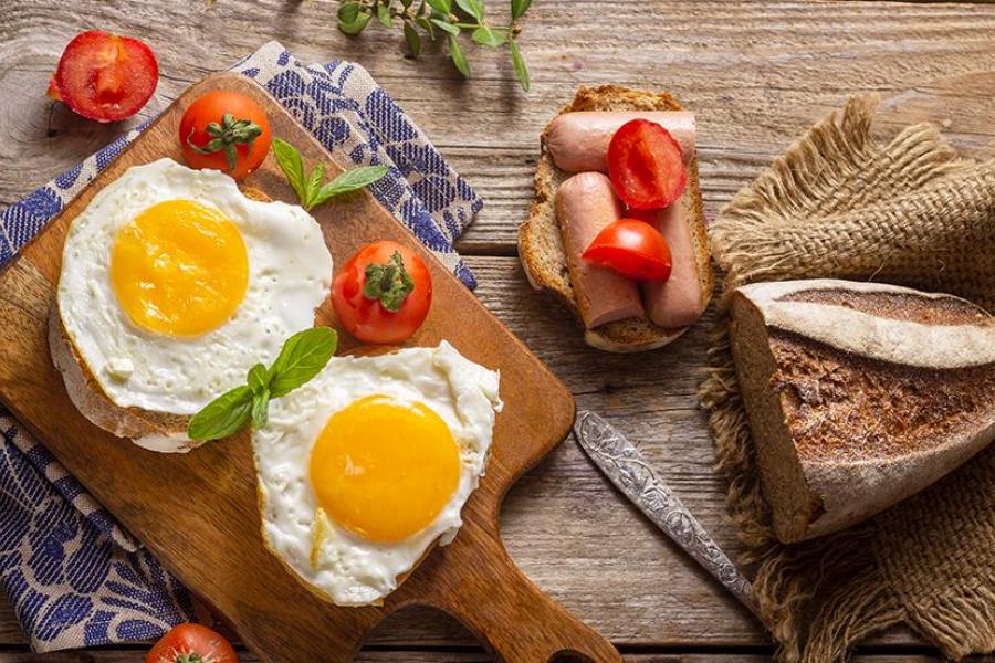 ما هي الطريقة الصحية لطهي البيض و تناوله؟